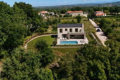 EKSKLUZIVNO – moderna vila s bazenom, 233,59 m², mir i privatnost u srcu Istre 2