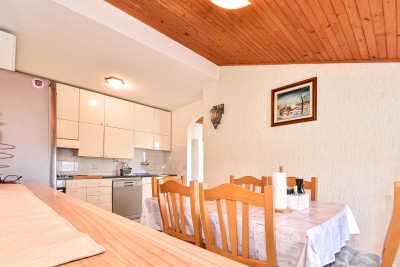 Investicijska prilika: kuća s građevinskim zemljištem za izgradnju 7 stanova, svega 700 m od mora 13