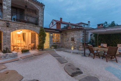 Stone house in a row with three apartments 3