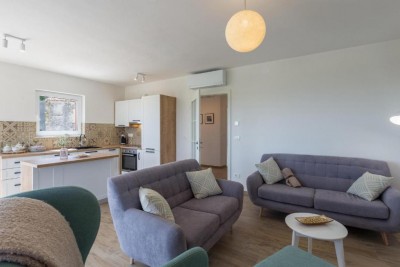 Buje okolica – elegantna kuća s bazenom i panoramskim pogledom 9
