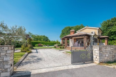 Detached house on the edge of the village 3