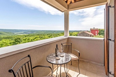 Buje okolica – elegantna kuća s bazenom i panoramskim pogledom 22