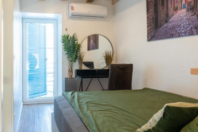 Renovirana kuća s bazenom u mirnom okruženju 18