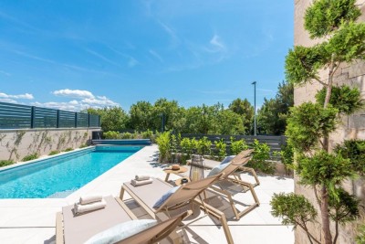 Moderne Qualitätsvilla mit beheiztem Pool 800 m vom Meer entfernt - in Bau