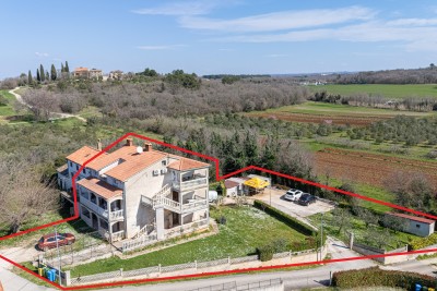 Investicijska prilika: kuća s građevinskim zemljištem za izgradnju 7 stanova, svega 700 m od mora