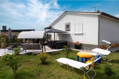 Ekskluzivna kuća na osami s bazenom i prostranom okućnicom 35