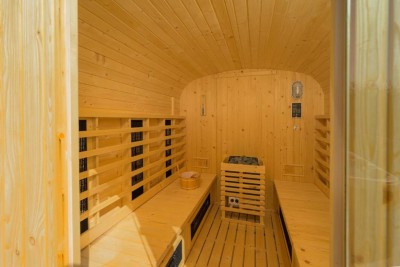 Luksuzna vila s grijanim bazenom, wellness sadržajem i uređenom okućnicom 39