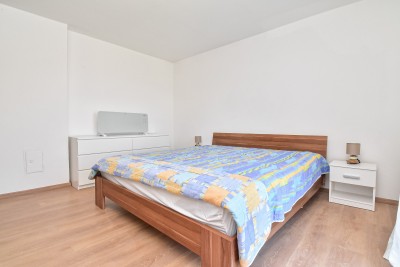 Prostran stan u centru grada s pogledom na more, svega 100 m od mora 12