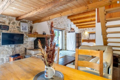 Poreč okolica – šarmantna kamena kuća s bazenom 10