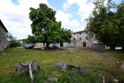 Beautiful Istrian smaller with 2 residential buildings and a large garden 11