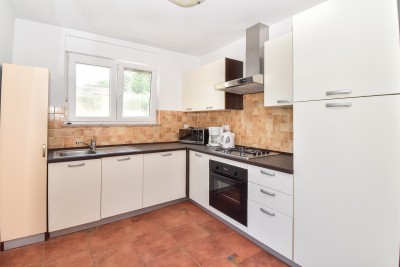 Ekskluziva! Dvojna kuća s bazenom i pogledom na more 11