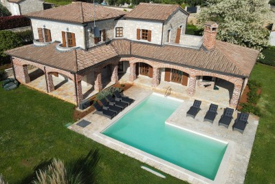 Šarmantna istarska vila s bazenom i uređenim vrtom
