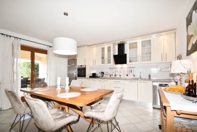 Poreč nei dintorni – ampia casa con 3 appartamenti, grande giardino e potenziale per piscina 13