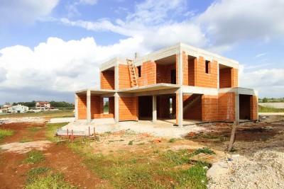 Una nuova villa moderna con piscina in un resort di lusso non lontano da Parenzo - nella fase di costruzione