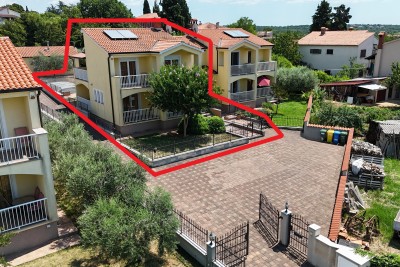 Ekskluziva! Dvojna kuća s bazenom i pogledom na more 28