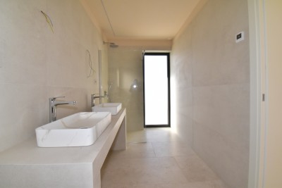 Moderna vila s bazenom i pogledom na more – okolica Poreča 251 m² + krovna terasa 87 m² 10