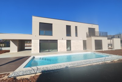 Una villa con piscina e un bellissimo giardino - nella fase di costruzione 5