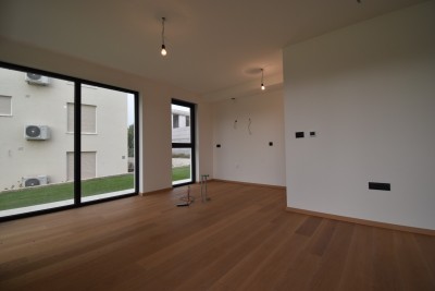 Wohnung im Erdgeschoss von 82 m2 in einem neuen Luxusgebäude 600 m vom Meer entfernt - in Gebäude 5
