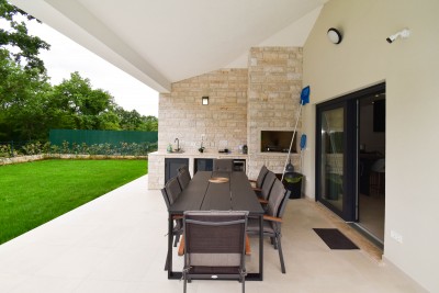 Exceptionally high-quality villa with a large pool near Poreč 13