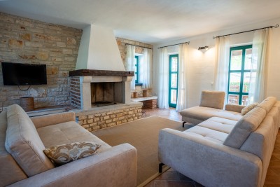 Istarska vila s bazenom, terasama i pogledom na more 19