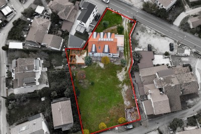 Umag – Investicijska prilika! Kuća s građevinskim zemljištem, 100 m od mora 2