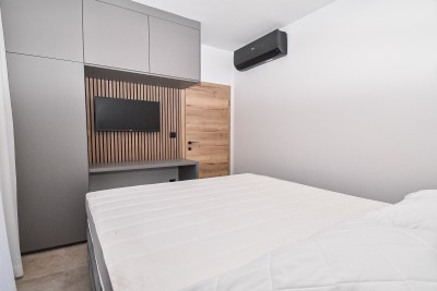 Moderna prizemnica s bazenom na mirnoj lokaciji 15