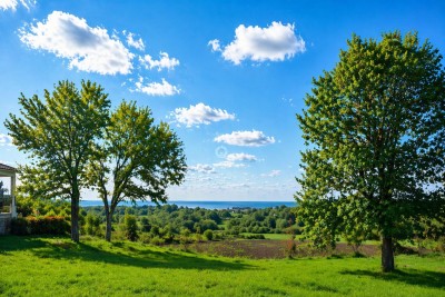 Građevinsko zemljište sa prekrasnim pogledom na more, na rubnom djelu naselja