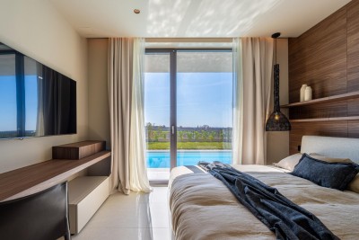 Luksuzna vila s bazenom i panoramskim pogledom na more 27