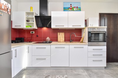 Ekskluzivna kuća – oaza mira s bazenom i garažom 17