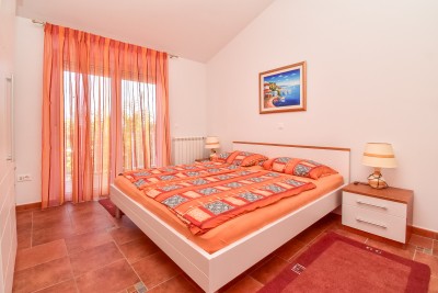 Ekskluziva! Dvojna kuća s bazenom i pogledom na more 20