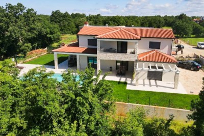 Exceptionally high-quality villa with a large pool near Poreč 1