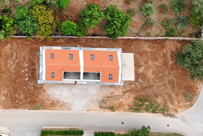 Kuća u nizu s pogledom na more i prostranom okućnicom od cca. 400 m² 5