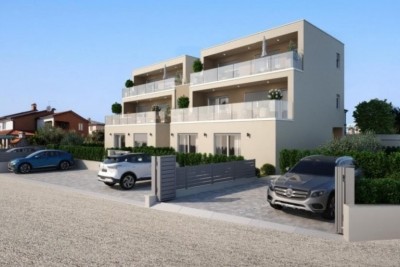 Nov stan prizemlje 200 m2 dvorišta