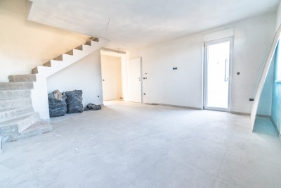 Dvonadstropni apartma z balkonom in pogledom na morje 4