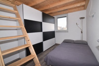 Dvoetažni stan 75,70 m² + dvorište 30 m² | 700 m od mora | podno grijanje | parking 11