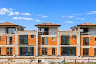 Mediteranska kuća u nizu 2km od centra Poreča i mora - u izgradnji 5