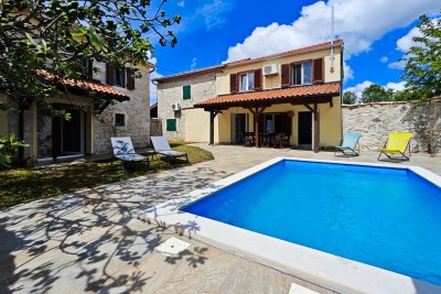 OPPORTUNITY!!! Intimate Istrian property with swimming pool and 2 residential units 1