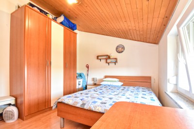 Investicijska prilika: kuća s građevinskim zemljištem za izgradnju 7 stanova, svega 700 m od mora 25