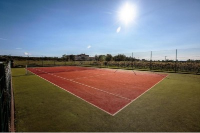 Erdgeschosswohnung mit Swimmingpool und Tennisplatz 20