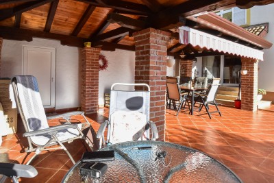 Casa con due appartamenti e un bel curato cortile 37