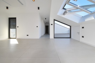 Luxury penthouse in the city center with a fantastic terrace and sea view 8