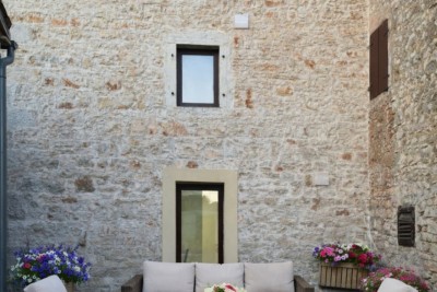 Šarmantna kamena kuća u nizu s pogledom na more 3