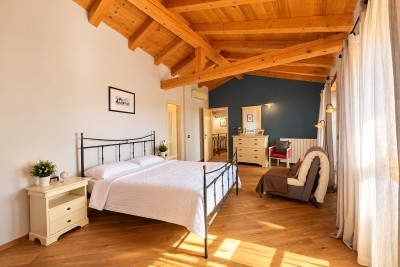 Poreč okolica, predivna kamena vila sa velikim vrtom 22
