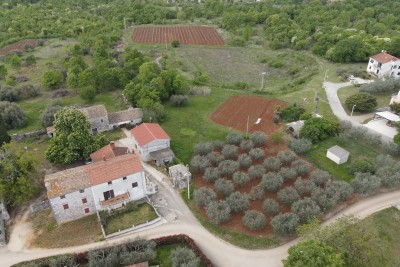 Beautiful Istrian smaller with 2 residential buildings and a large garden 23