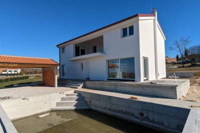 Družinska hiša z bazenom in pogledom na morje - v fazi gradnje