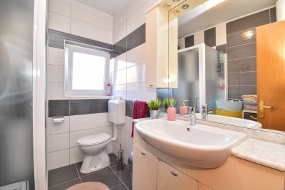 Investicijska prilika: kuća s građevinskim zemljištem za izgradnju 7 stanova, svega 700 m od mora 27