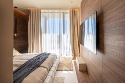 Moderna luksuzna vila s bazenom i panoramskim pogledom na more 27