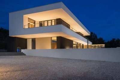 Luxuriöse Designervilla in der idyllischen istrischen Landschaft 6