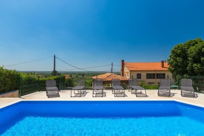 A villa with a swimming pool and a beautiful view of the sea 6