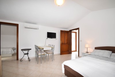 Poreč nei dintorni – ampia casa con 3 appartamenti, grande giardino e potenziale per piscina 30